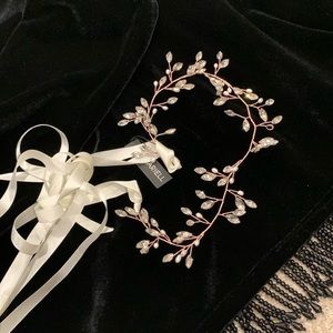 Matching headpiece to earrings in pink gold